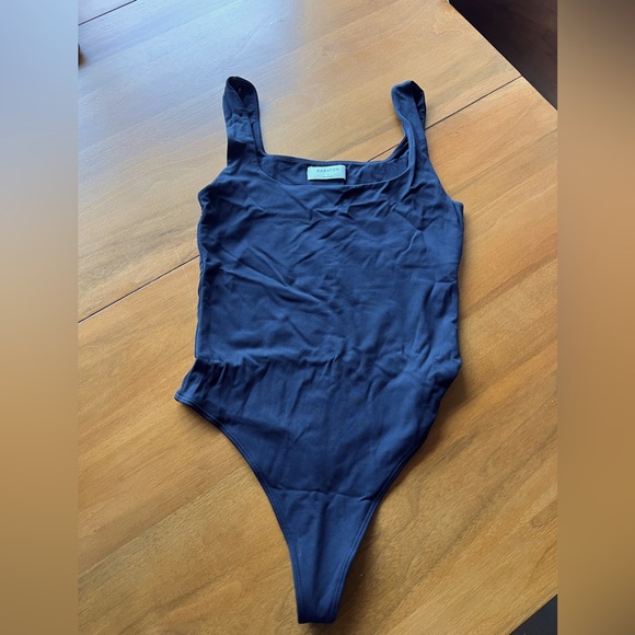 Aritzia Babaton Contour Squareneck Bodysuit - Picture 2 of 3
